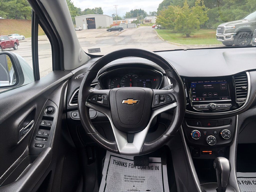 Used 2020 Chevrolet Trax LT w/ LT Convenience Package AWD/4WD image 14