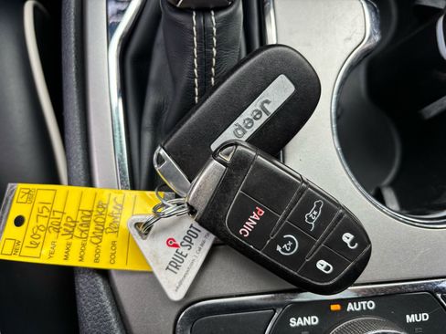 Used 2017 Jeep Grand Cherokee Overland w/ Jeep Active Safety Group image 34