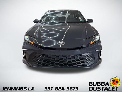 Used 2025 Toyota Camry SE w/ Convenience Package FWD image 8