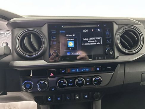 Used 2017 Toyota Tacoma TRD Sport image 25