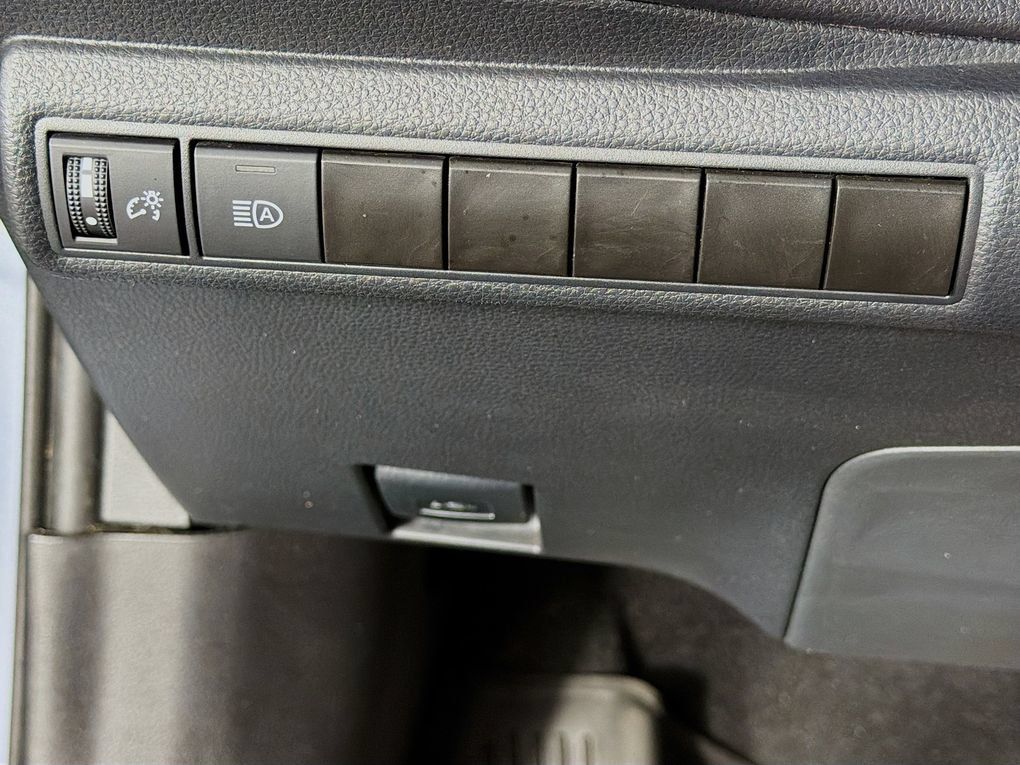 Used 2024 Toyota Corolla SE FWD image 15