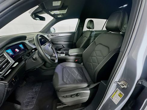 Used 2024 Volkswagen Atlas Cross Sport SE image 13