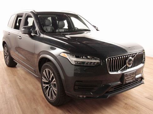 Used 2022 Volvo XC90 T6 Momentum w/ Advanced Package image 3