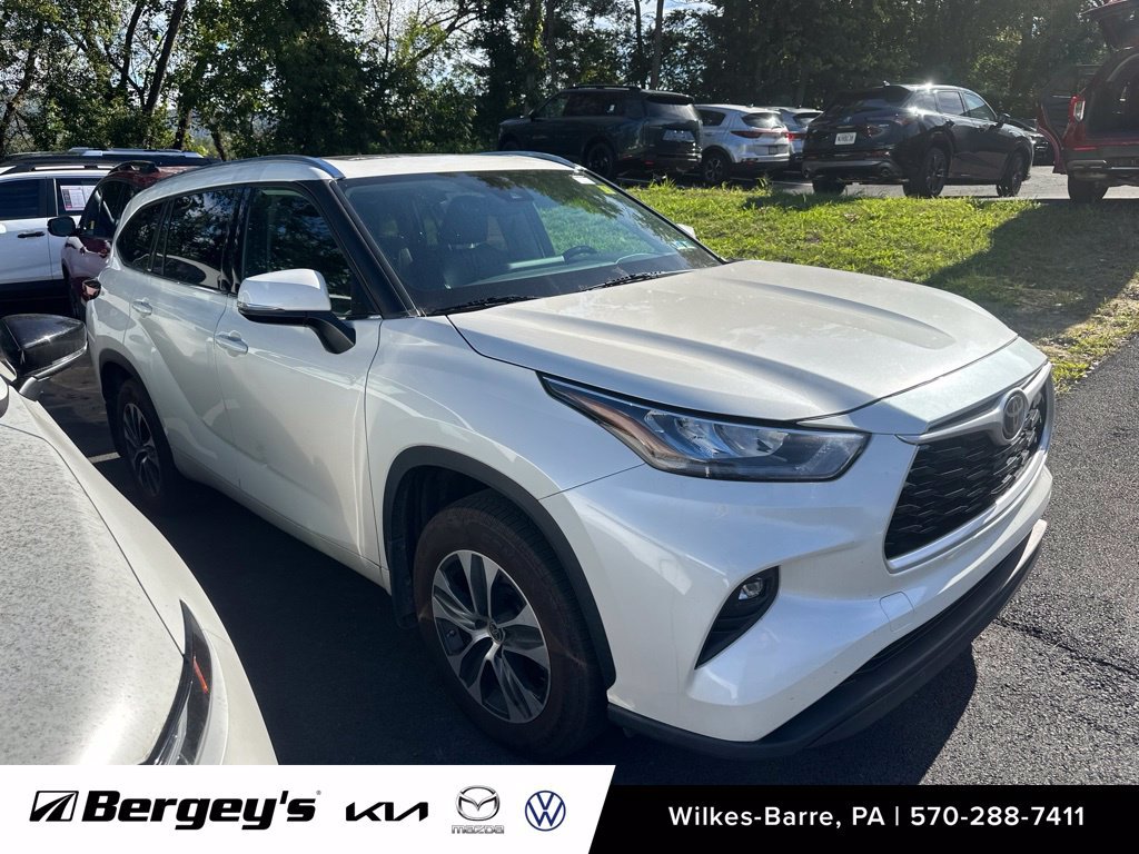 Used 2020 Toyota Highlander XLE AWD/4WD image 6