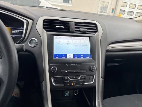 Used 2020 Ford Fusion SE image 10