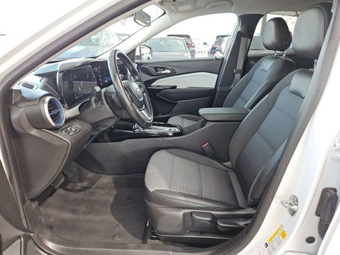 Used 2025 Chevrolet Trax LT w/ LT Convenience Package FWD image 11