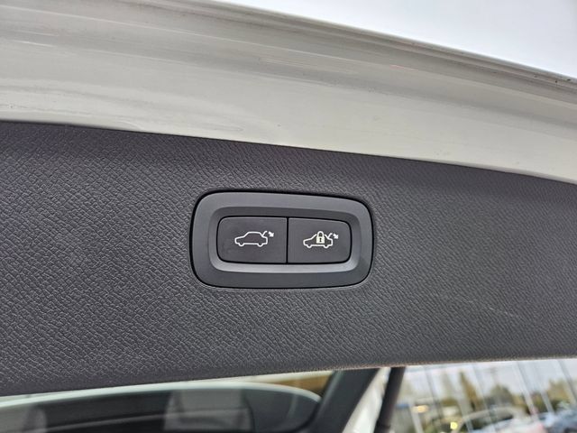 Certified 2025 Volvo XC90 T8 Plus w/ Protection Package Premier AWD/4WD image 13