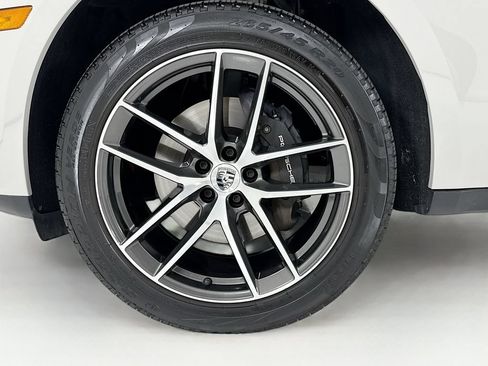 Certified 2025 Porsche Macan AWD/4WD image 33