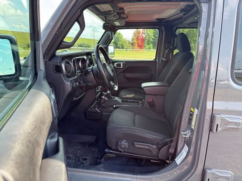 Used 2022 Jeep Gladiator Overland AWD/4WD image 2