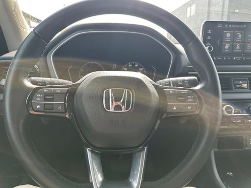 Used 2025 Honda Pilot EX-L image 18