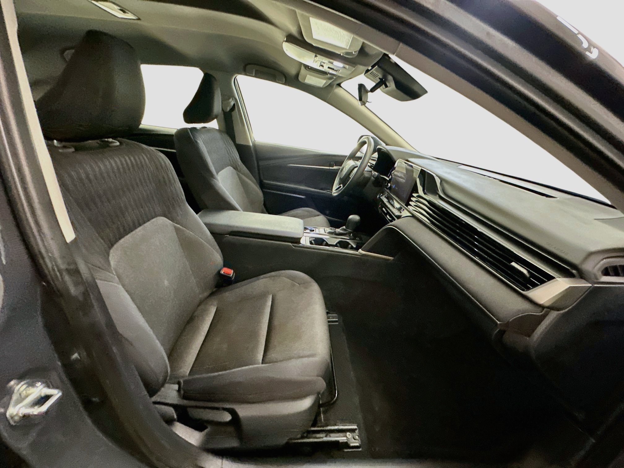 Used 2025 Toyota Camry LE FWD image 31