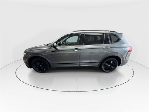 Used 2022 Volkswagen Tiguan SE R-Line image 5