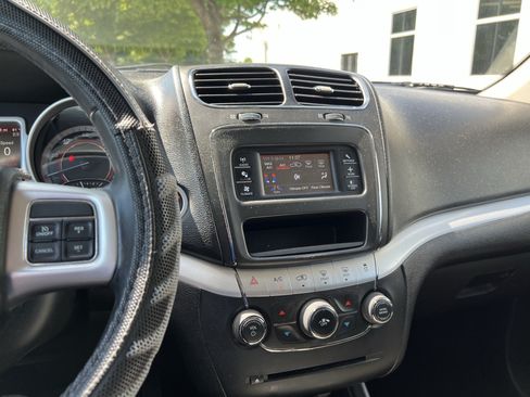 Used 2019 Dodge Journey SE w/ Connectivity Group FWD image 31