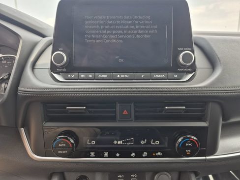 Used 2025 Nissan Rogue SV AWD/4WD image 9