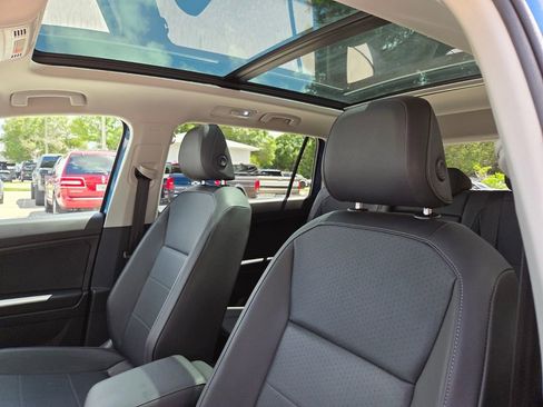 Used 2020 Volkswagen Tiguan SE w/ Panoramic Sunroof Package FWD image 24