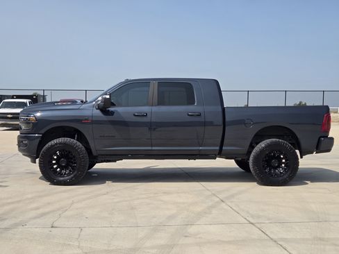 Used 2025 RAM 2500 Laramie AWD/4WD image 5