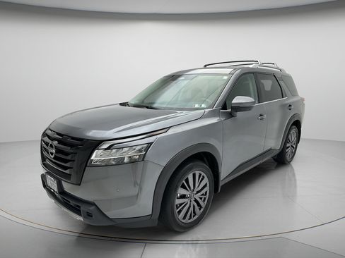 Used 2024 Nissan Pathfinder SL w/ SL Premium Package AWD/4WD image 3