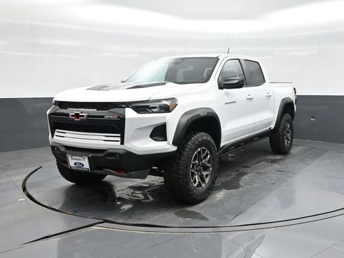 Used 2024 Chevrolet Colorado ZR2 w/ Technology Package AWD/4WD image 1