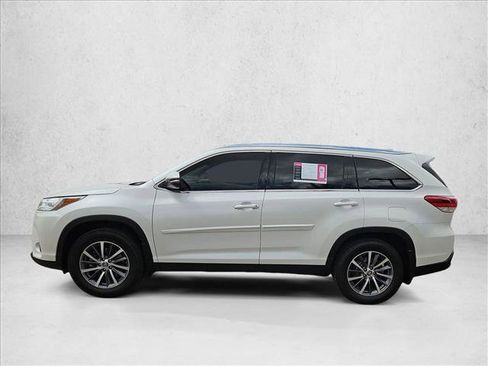 Used 2019 Toyota Highlander XLE AWD/4WD image 9