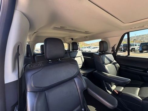 Used 2025 Ford Expedition Max Platinum AWD/4WD image 17