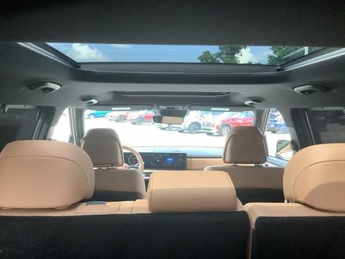 Certified 2025 Hyundai Santa Fe Limited AWD/4WD image 10