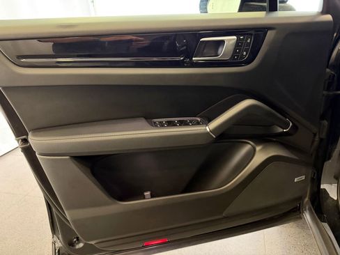Certified 2023 Porsche Cayenne AWD/4WD image 15