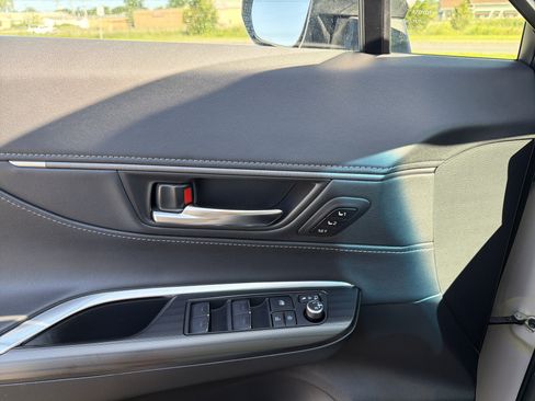 Used 2023 Toyota Venza XLE AWD/4WD image 14