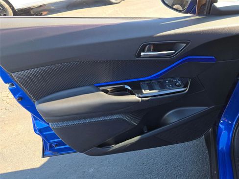 Used 2021 Toyota C-HR XLE image 22