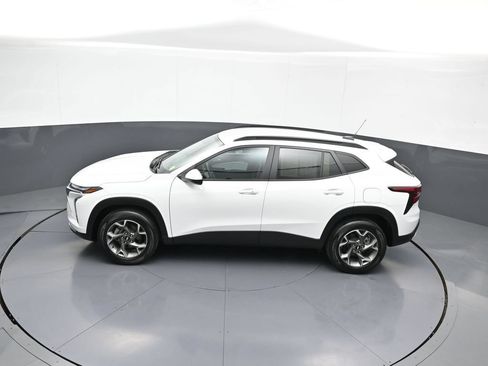 Used 2025 Chevrolet Trax LT w/ LT Convenience Package FWD image 40