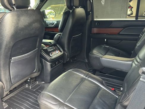 Used 2018 Lincoln Navigator Premiere AWD/4WD image 26