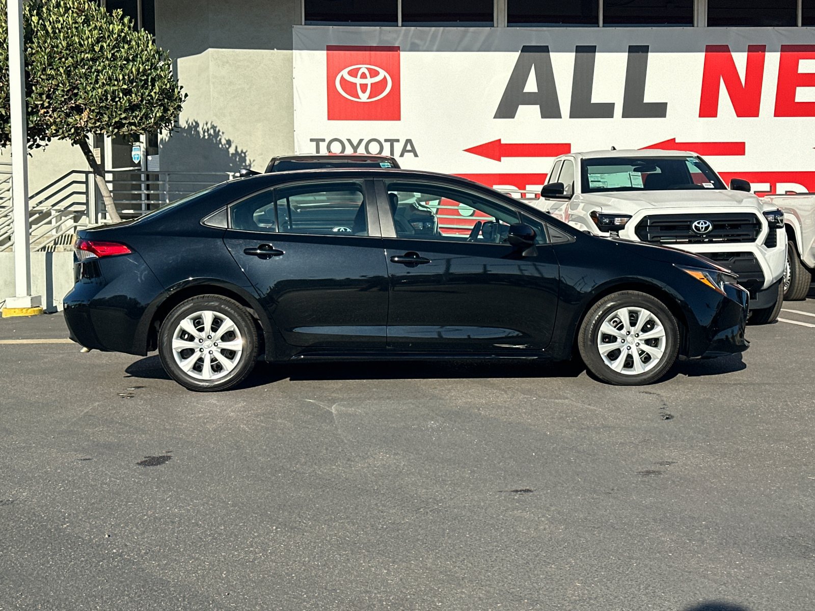 Used 2026 Toyota Corolla LE FWD image 6