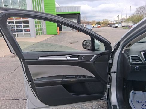 Used 2014 Ford Fusion S image 15