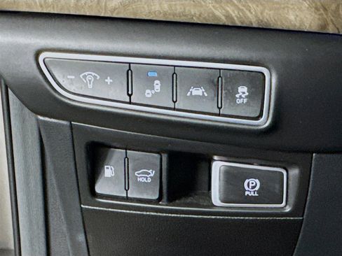 Used 2020 Genesis G90 3.3T Premium image 11