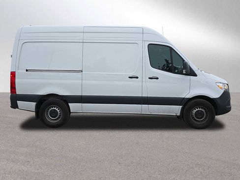 Used 2025 Mercedes-Benz Sprinter 2500 image 2