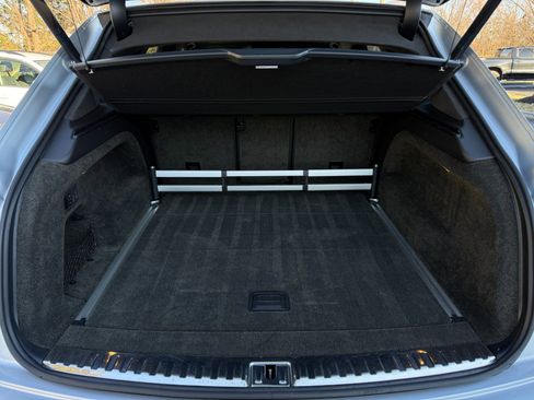 Used 2018 Bentley Bentayga image 50