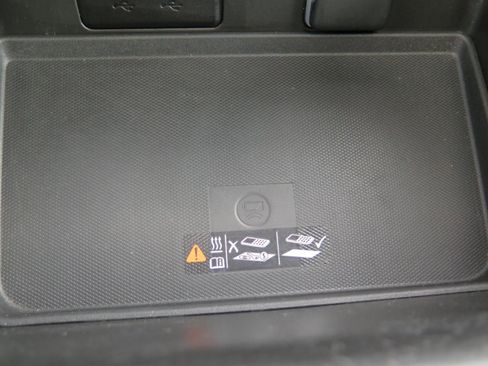 Used 2023 Chevrolet Tahoe High Country image 16