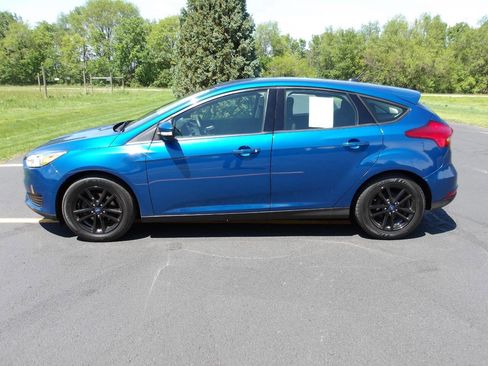 Used 2018 Ford Focus SE w/ Cold Weather Package FWD image 12