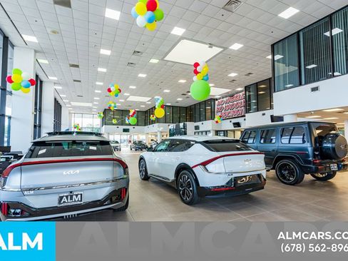 Used 2025 Jaguar F-PACE R-Dynamic S image 84