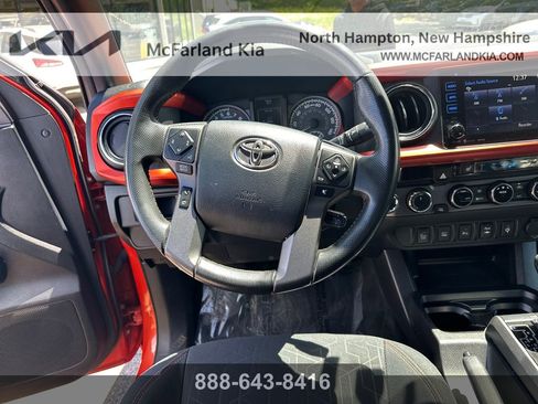 Used 2016 Toyota Tacoma TRD Off-Road w/ Premium & Technology Package AWD/4WD image 17