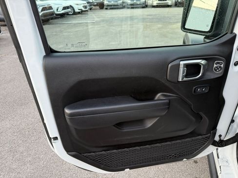 Used 2025 Jeep Wrangler Rubicon image 20