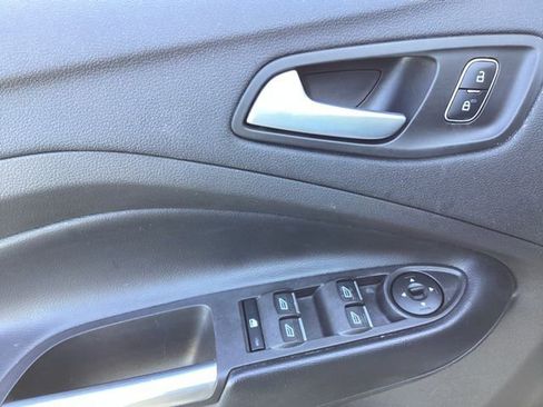 Used 2019 Ford Escape SE image 24