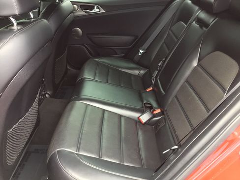 Used 2018 Kia Stinger GT2 image 16