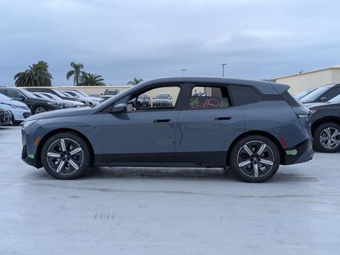 Used 2023 BMW iX xDrive50 w/ Premium Package image 8