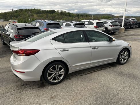 Used 2017 Hyundai Elantra Limited FWD image 5