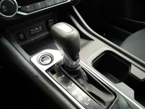 Used 2024 Nissan Sentra SV FWD image 41