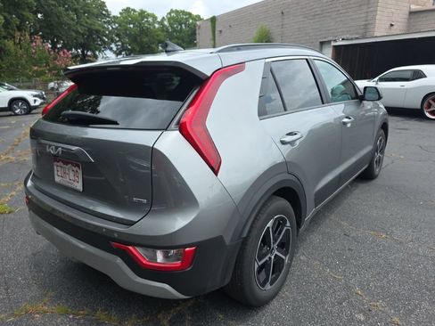 Used 2025 Kia Niro LX FWD image 9