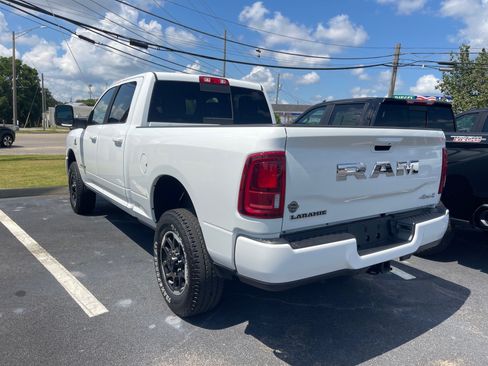 Used 2026 RAM 2500 Laramie AWD/4WD image 12