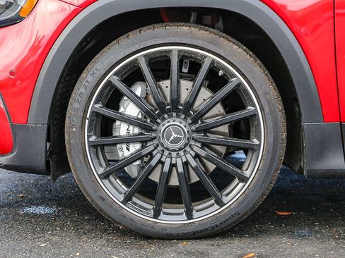 New 2025 Mercedes-Benz GLB 35 AMG 4MATIC image 12