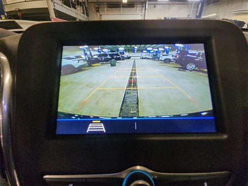 Used 2019 Chevrolet Equinox LT w/ Driver Convenience Package image 18