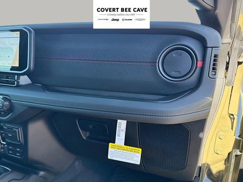 Used 2025 Jeep Wrangler Unlimited Rubicon image 14
